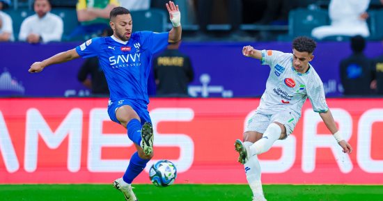 الهلال يعزز صدارة الدورى السعودى بثلاثية ضد الفتح.. فيديو
