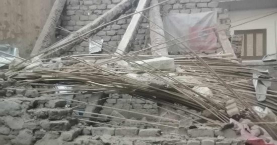انهيار منزل مبنى من الطوب اللبن فى منطقة الحميدات بقنا