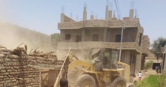 مدينة أرمنت تنفذ إزالة 3 حالات تعدى على مساحة 525 متر بأرمنت الحيط