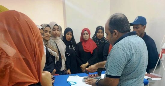 تدريب السيدات على الخياطة بمشغل البصالي فى أسوان 