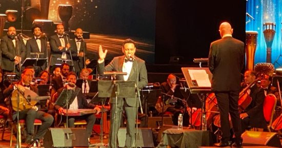 مصطفى قمر من حفل 100 سنة غنا: أنتمى لمدرسة الراحل محمد فوزى