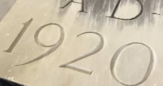 العثور على كبسولة زمنية داخل مدرسة أمريكية عمرها 104 أعوام.. اعرف فيها ايه