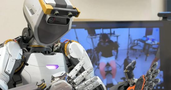 باحثون صينيون يطورون نظاما ذكيا يتيح للروبوتات القيام بوظائف شبيهة للعقل
