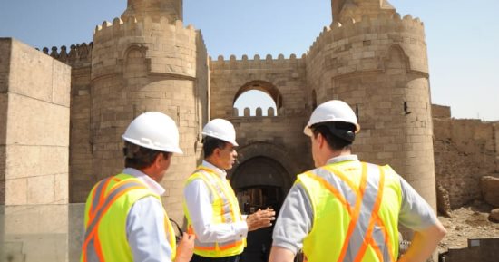 جولة تفقدية للمواقع الأثرية بمشروع الإدارة الثقافية المتكاملة بمنطقة الدرب الأحمر
