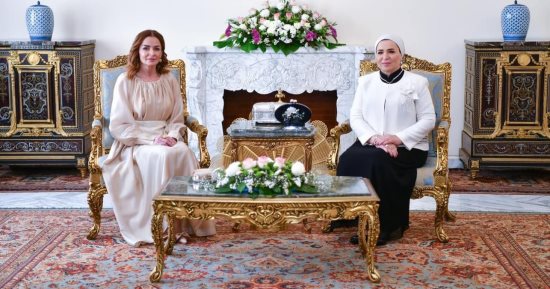 السيدة انتصار السيسى وحرم رئيس مجلس رئاسة البوسنة والهرسك تتفقدان غرفة عمليات الهلال الأحمر
