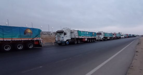 التحالف الوطنى يُطلق القافلة الثامنة للأشقاء فى غزة تنفيذا لتوجيهات الرئيس السيسى.. 106 قاطرات مُحملة بـ1805 أطنان من المواد الغذائية والأدوية وألبان الأطفال والمياه المعدنية والبطاطين لدعم الفلسطينيين