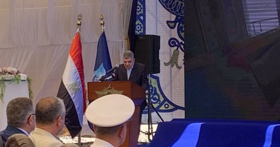 رئيس قناة السويس يفتتح مصنع "مصر" لبناء القاطرات بشركة ترسانة البحر الأحمر