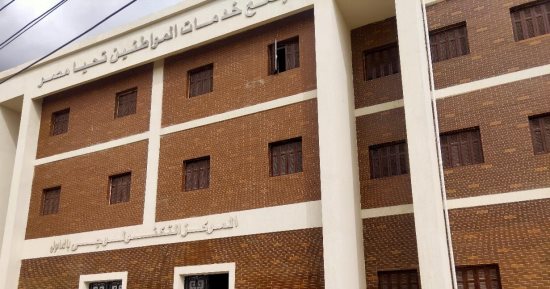 محافظ الفيوم يتابع سير العمل بالمجمعات الخدمية والزراعية بقرى "حياة كريمة"