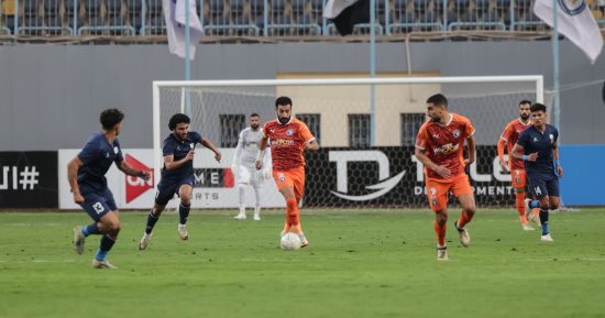 بيراميدز يتعادل سلبيا مع إنبي في الشوط الأول