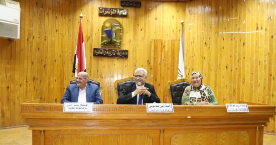 مدير تعليم القاهرة يناقش استعدادات امتحانات النقل والشهادة الإعدادية