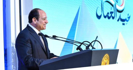 حياة كريمة للعمال فى الجمهورية الجديدة.. الرئيس السيسى يوجه بسرعة الانتهاء من مناقشة مشروع قانون العمل في المجلس الأعلى للحوار الاجتماعى.. وزيادة قيمة الحد الأدنى للإعانة من 600 إلى1500 جنيه كحد أدنى للعامل