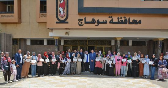 "ثقافة سوهاج" تكرم رائدات صناعة "التلى" لتميزهم