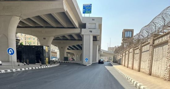 تطوير ورصف الطرق الواقعة أسفل محور عمرو بن العاص الجديد بالجيزة.. صور