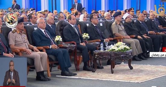 الرئيس السيسى يحتفل مع العمال فى عيدهم من مجمع هايير بالعاشر من رمضان