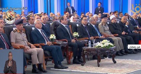 الرئيس السيسى يشاهد فيلما تسجيليا عن مجمع هاير العملاق فى العاشر من رمضان