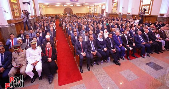 الطائفة الإنجيلية تحتفل بعيد القيامة المجيد.. إلهام شاهين ولطفى لبيب ومشايخ الأزهر والأوقاف وأعضاءالبرلمان أبرز الحضور.. أندريه زكى: العيد يأتى وسط أجواء عالمية مشحونة والأمل موجود