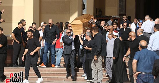انتهاء صلاة الجنازة على الراحل عبد الخالق عياد بمسجد المشير