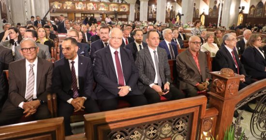 محافظ القاهرة يشارك فى احتفال كاتدرائية العباسية بعيد القيامة