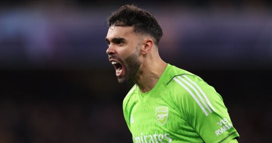 ديفيد رايا يحصد مكافأة الأداء المميز مع أرسنال 