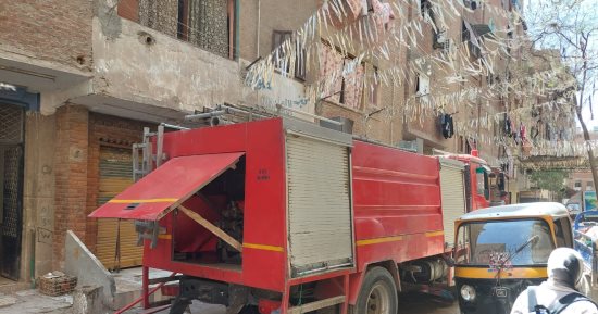 الحماية المدنية بالقليوبية تسيطر على حريق شقة سكنية وسطح عقار بقليوب