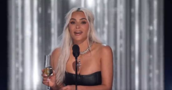 صيحات استهجان لـ كيم كاردشيان في حفل Greatest Roast Of All Time