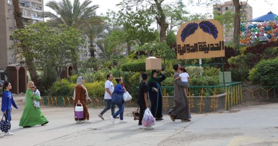 إقبال كبير على الحديقة الدولية للاحتفال بشم النسيم.. صور