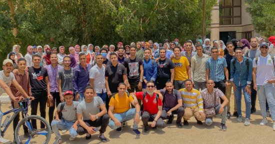 طلاب الدفعة 24 بكلية طب بيطرى بقنا يتبرعون بـ3 أجهزة لمستشفيات الجامعة.. صور