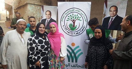 العلم نور.. مبادرة التحالف الوطنى لدعم الطلاب بالبحيرة.. تكريم خريجى الطب والحاصلين على الدكتوراه.. ورعاية الحاصلة على المركز الأول فى الدبلومات الفنية.. وتوزيع مستلزمات مدرسية على طلاب القرى الأكثر احتياجًا
