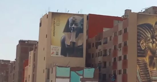 الجيزة تتجمل لاستقبال زوار المتحف المصرى الكبير.. طلاء واجهات العقارات وتحويل الطريق الدائرى لممشى فرعونى يتزين بالملوك القدماء.. مسطحات خضراء وإضاءات تجميلية بطراز حضارى يزين طريق الفيوم وميدان الرماية