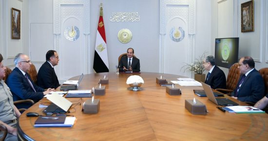 الرئيس السيسى يتابع توفير ما يلزم من مرافق وخدمات لعدد من المشروعات الكبرى