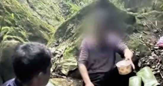 حيلة ذكية من تايوانى لإنقاذ حياته بعدما علق 10 أيام فى أحد الأودية