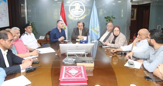 محافظ كفر الشيخ يناقش إنشاء كوبرى سخا العلوى ويعلن تنفيذ 16 قرار إزالة 