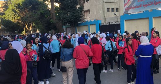توافد طلاب الجيزة على المدارس لأداء امتحانات الفصل الدراسى الثانى