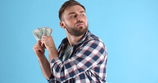 7 علامات في شريك حياتك المستقبلى بتقول لك إنه بخيل
