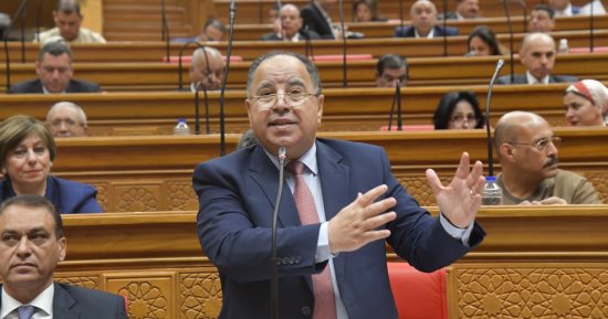 دراسة تشيد بقرار الرئيس السيسي بتطوير الهيئات الاقتصادية.. تؤكد: تثقل الموازنة ويجب ترشيد النفقات وتعزيز مواردها.. توصى بدراسة اقتصاديات التشغيل للقضاء على الإسراف وضم الصناديق الخاصة مستقبلا للموازنة العامة