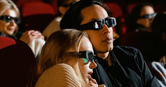 4 فوائد لا تتوقعها تعود عليك عند مشاهدة أفلام الرعب.. أبرزها تخفيف التوتر
