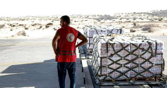 الهلال الأحمر المصرى: 35 ألف متطوع يواصلون العمل لضمان إيصال مساعدات غزة