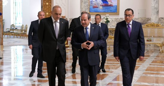 رئيس وزراء الأردن: نقلت للرئيس السيسي رسالة شكر على جهود مصر لوقف إطلاق النار بغزة