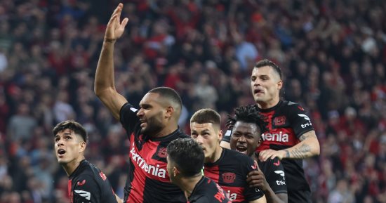 باير ليفركوزن يتأهل رسميا لنهائى الدورى الأوروبى بتعادل ضد روما 2-2.. فيديو