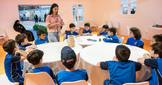 ورش لتنمية مهارات الابتكار واستخدام الذكاء الاصطناعي بمهرجان الشارقة للطفل