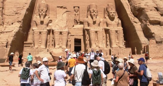 معبد أبوسمبل يستقبل 4 آلاف سائح أجنبى اليوم