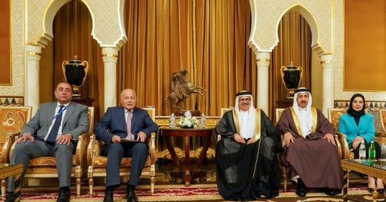 أبو الغيط يصل المنامة ويلتقى وزير الخارجية البحرينى
