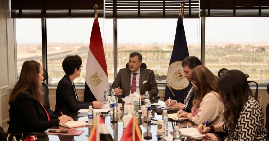 وزير السياحة يلتقي سفيرة سويسرا بالقاهرة لمناقشة سبل تعزيز التعاون المشترك