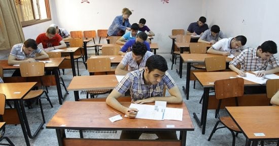 مفاجأة لطلاب الثانوية العامة شعبة الرياضيات.. امتحان الرياضيات التطبيقية 20 سؤالا فقط بدلا من 40 بعد دمج الكتاب وتقليل المنهج.. وزارة التعليم تكشف مواصفة الاختبار: 18 جزئية اختيار من متعدد وسؤالين مقالى