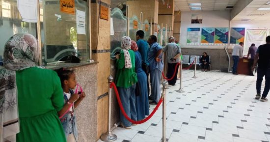 إقبال المواطنين للتقديم على طلبات التصالح بمخالفات البناء فى أسوان