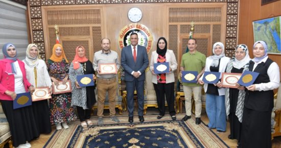 محافظ الدقهلية يكرم العاملين بمنظومة استرداد أراضى الدولة
