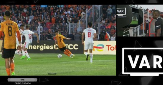 نهضة بركان يتقدم بالهدف الأول فى شباك الزمالك من ركلة جزاء