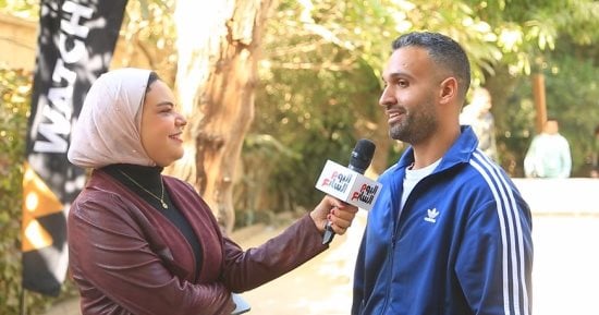 آدم الألفي يروى موقفًا مضحكًا ومحزنًا لفريق كايروكى على المسرح