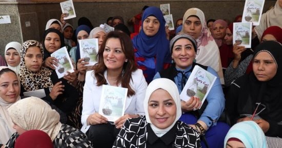 نائب محافظ الجيزة تتفقد فصول محو الأمية وتعليم الكبار بمنشأة القناطر.. صور