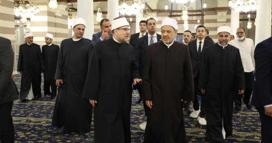شيخ الأزهر يزور مسجد السيدة زينب بعد الانتهاء من عمليات التجديد.. صور